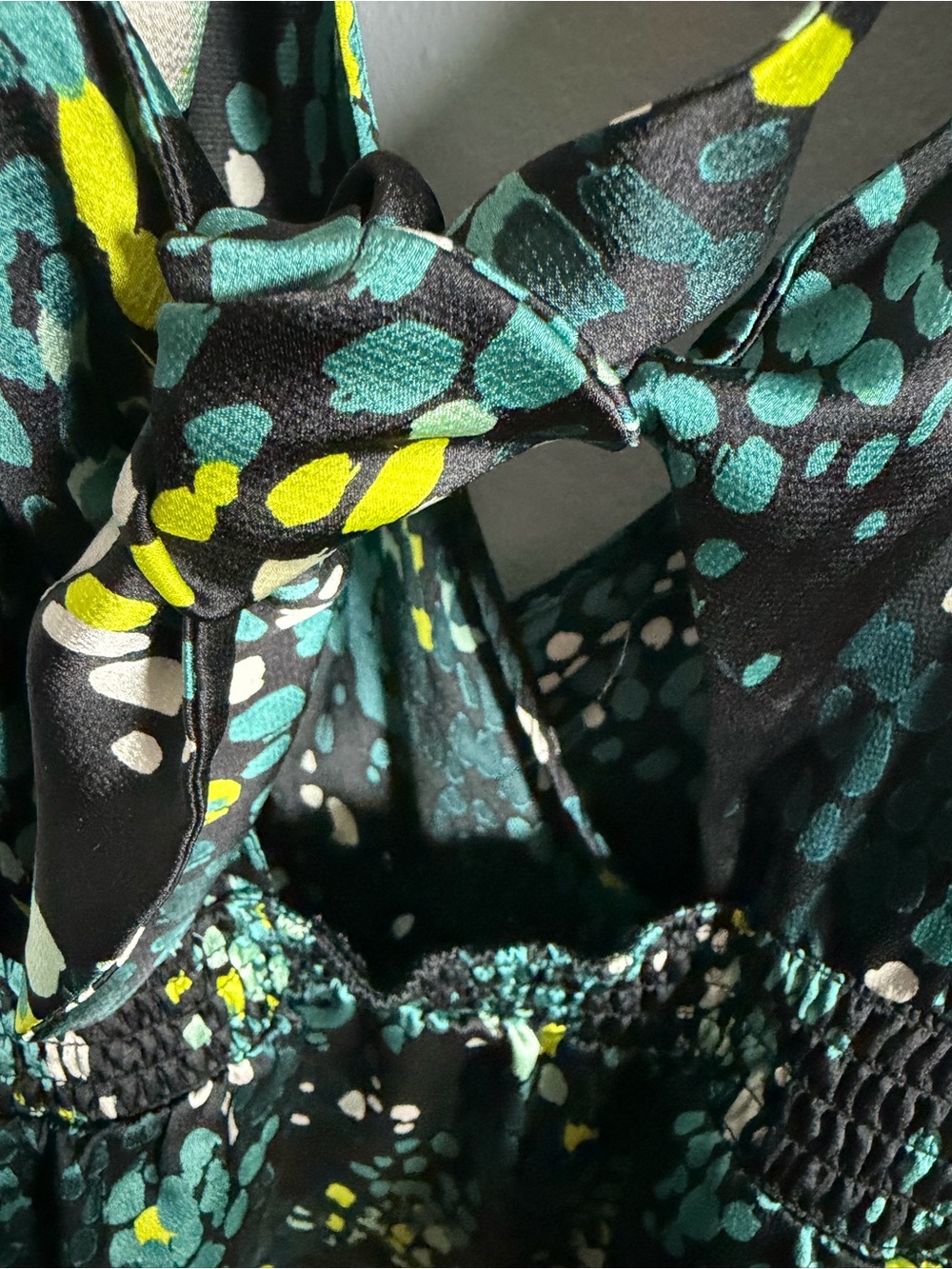 torrid 4 Green & Black Printed Wrap Satiny Blouse 4X - Picture 6 of 10